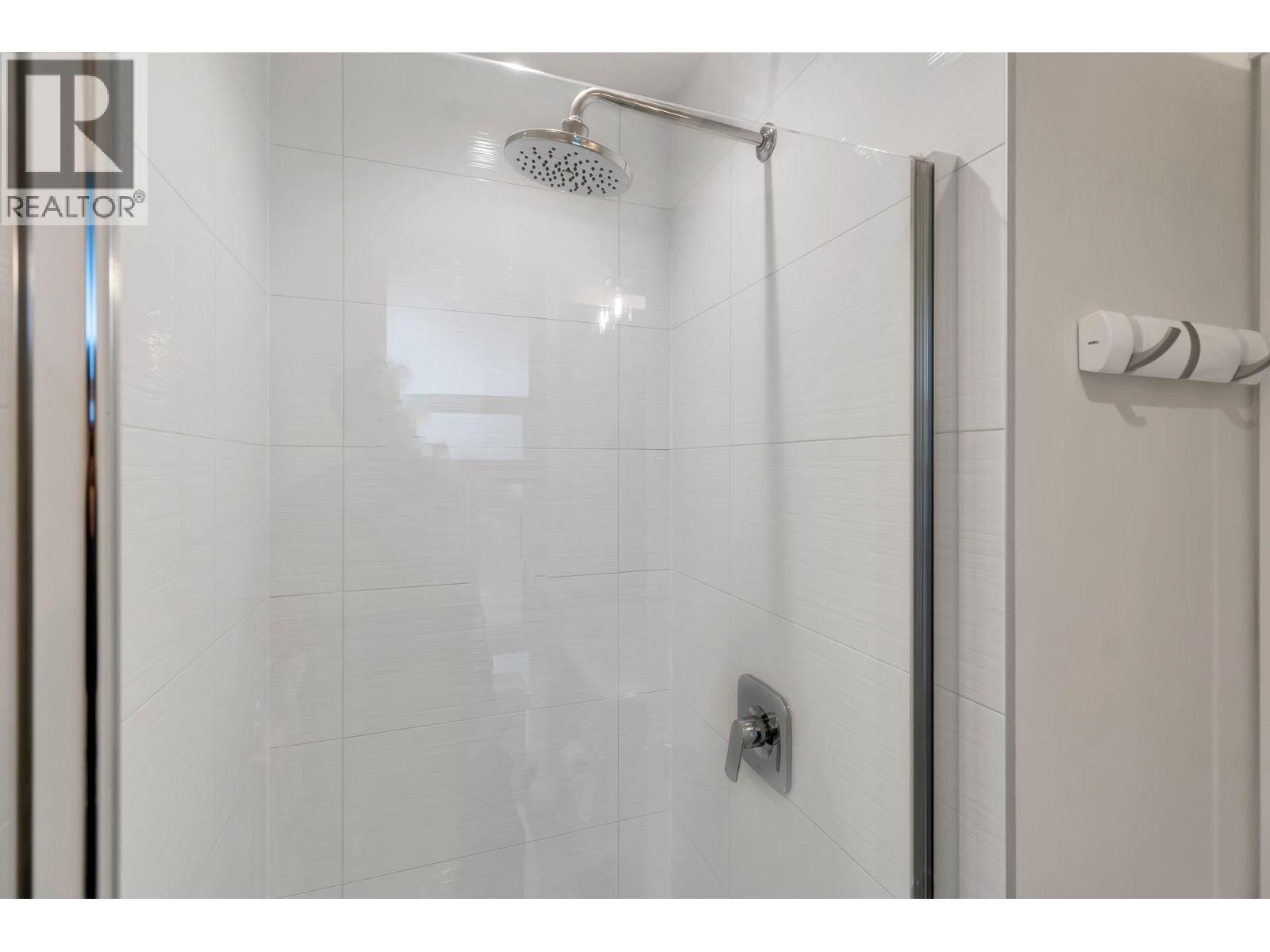 611 707 COMO LAKE AVENUE, Coquitlam