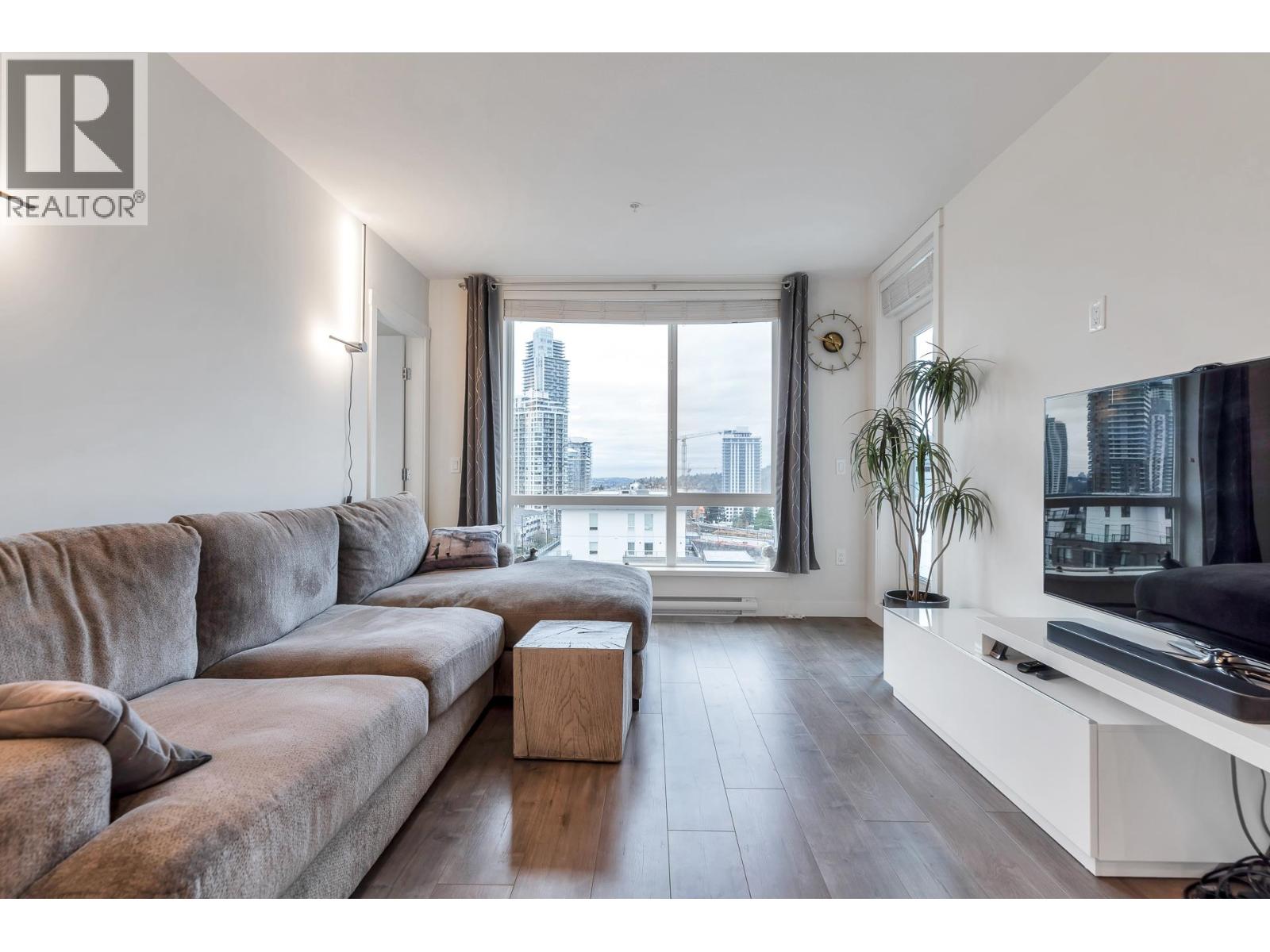611 707 COMO LAKE AVENUE, Coquitlam