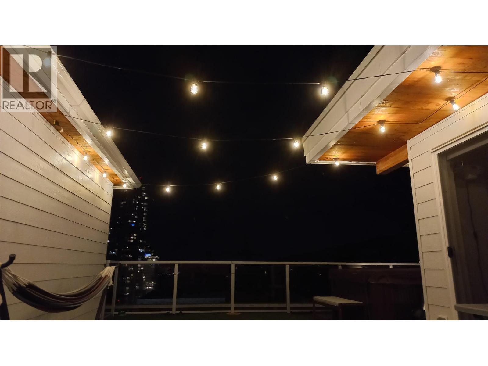 611 707 COMO LAKE AVENUE, Coquitlam