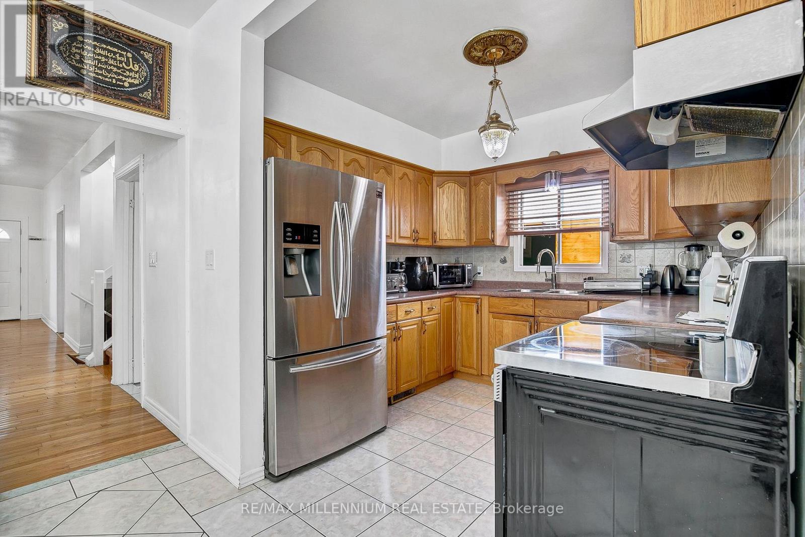 Photo 10 of 1725 Highland Avenue, Windsor ON