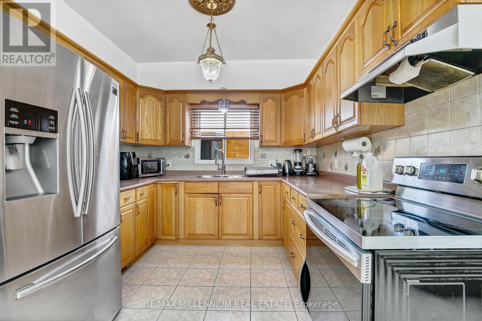 Photo 11 of 1725 Highland Avenue, Windsor ON