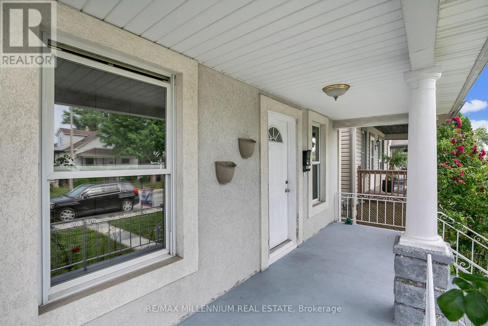 Photo 2 of 1725 Highland Avenue, Windsor ON