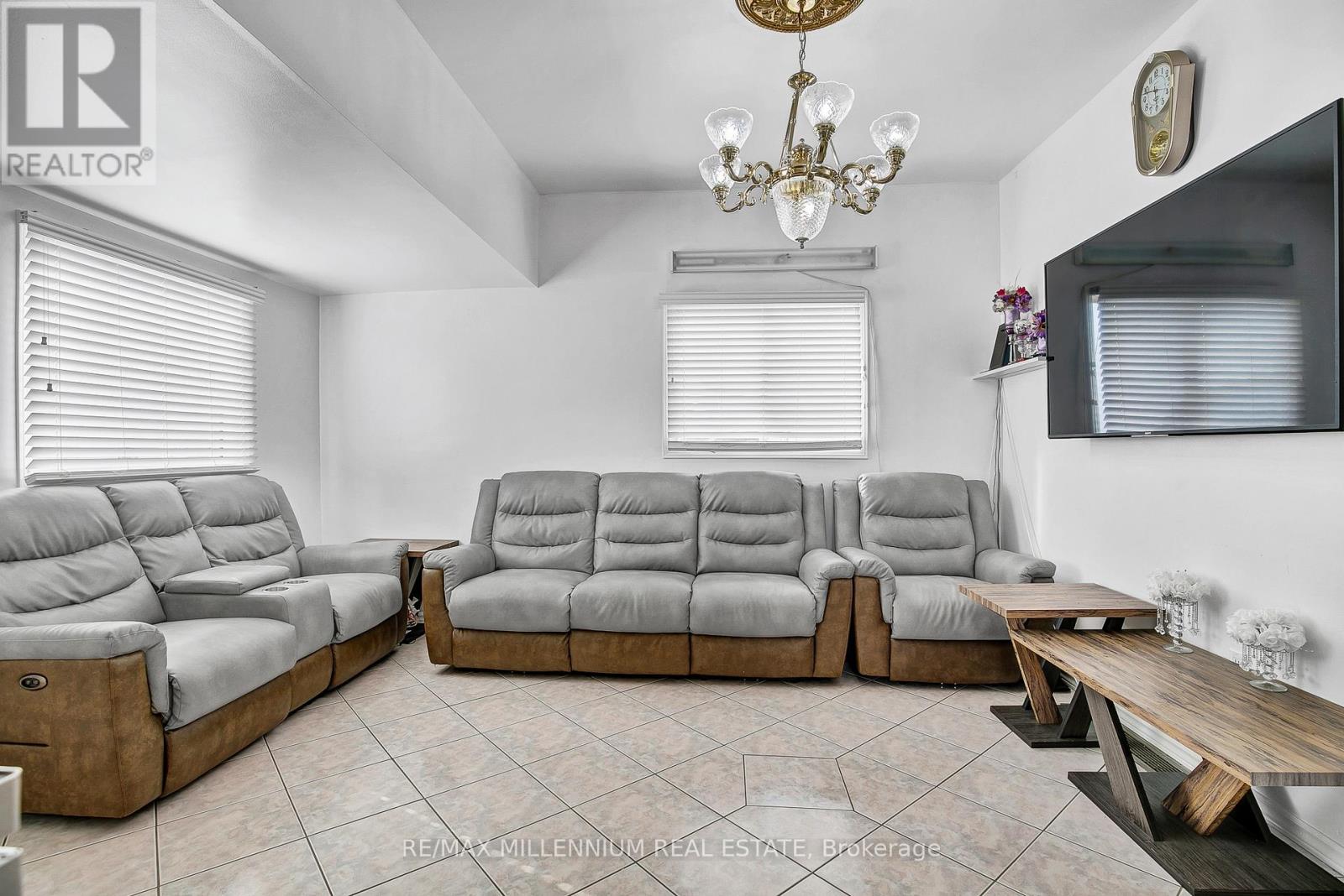 Photo 7 of 1725 Highland Avenue, Windsor ON