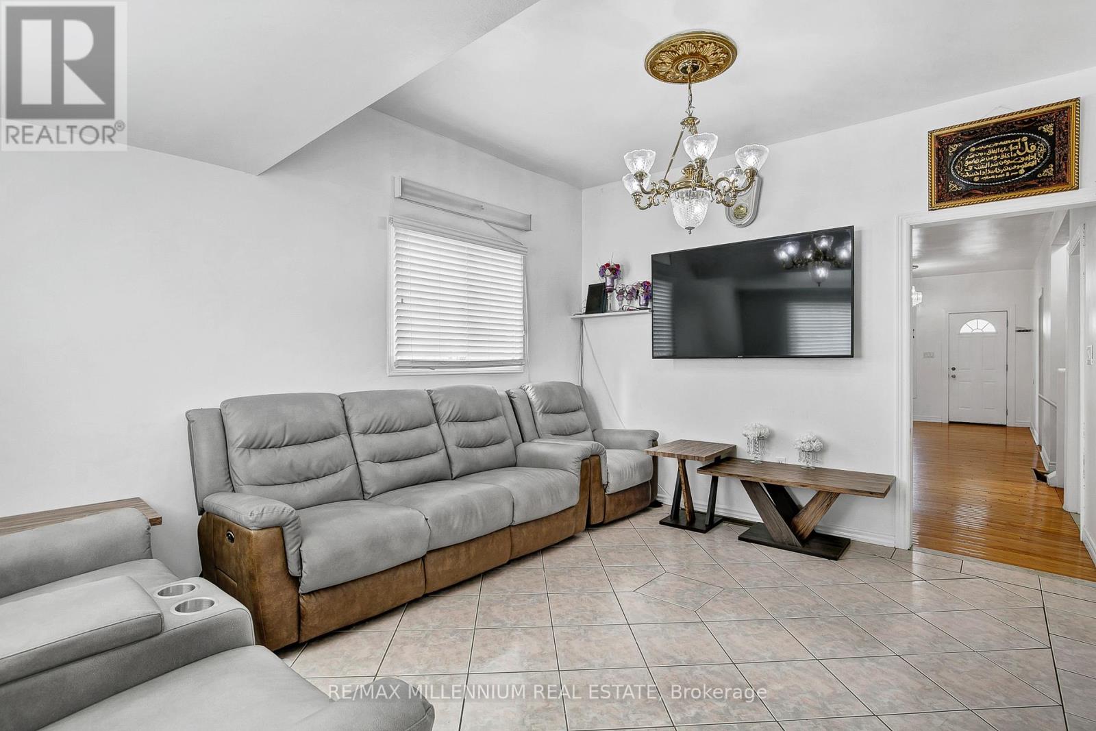 Photo 8 of 1725 Highland Avenue, Windsor ON