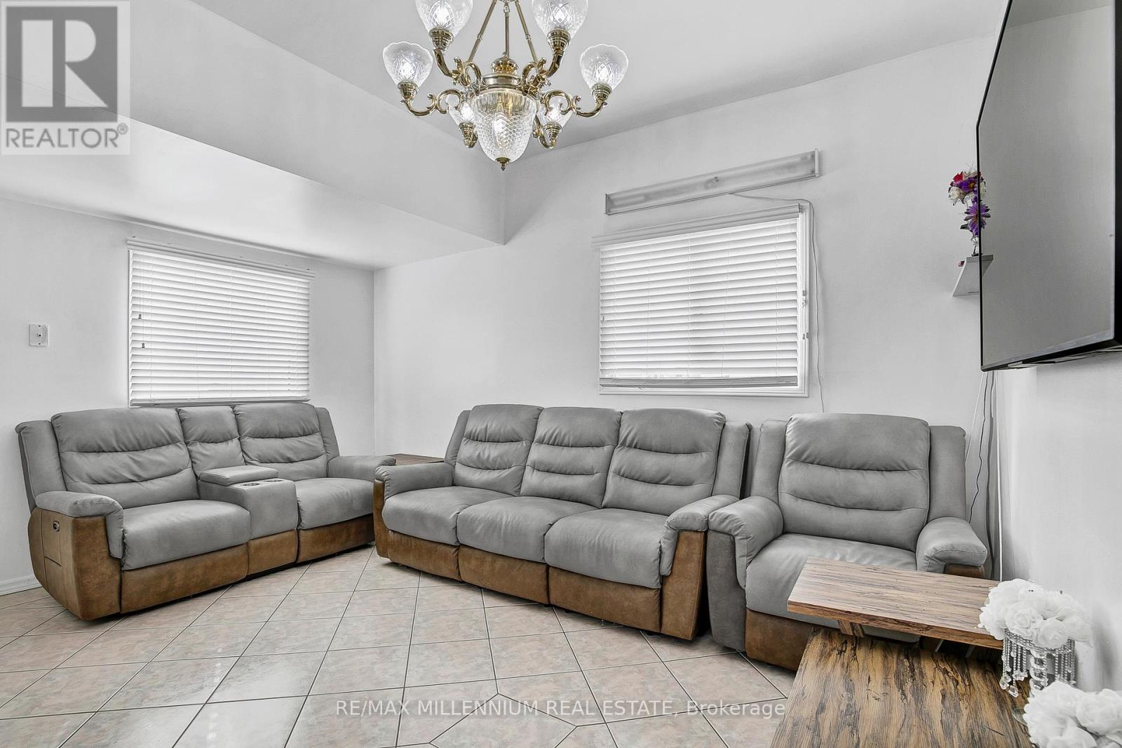 Photo 9 of 1725 Highland Avenue, Windsor ON