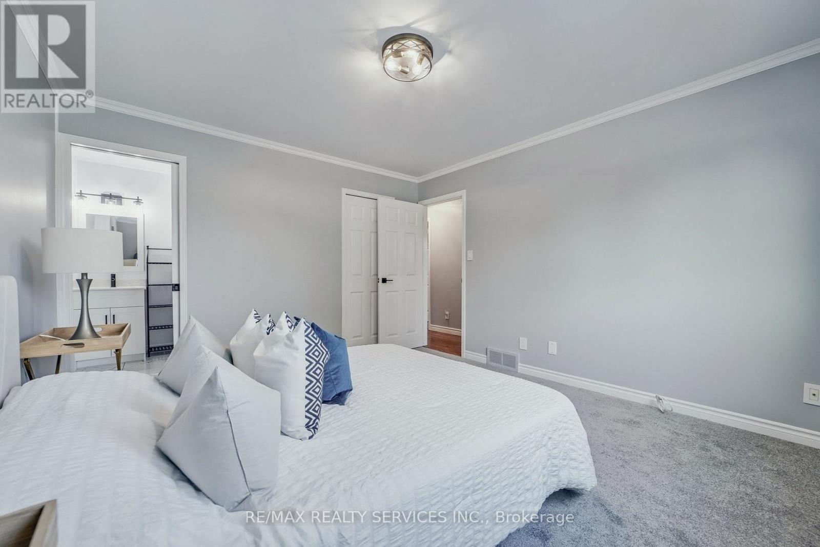 Photo 13 of 67 Westbury Crescent, Cambridge ON