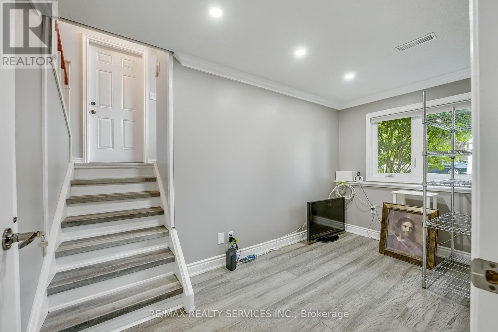 Photo 18 of 67 Westbury Crescent, Cambridge ON