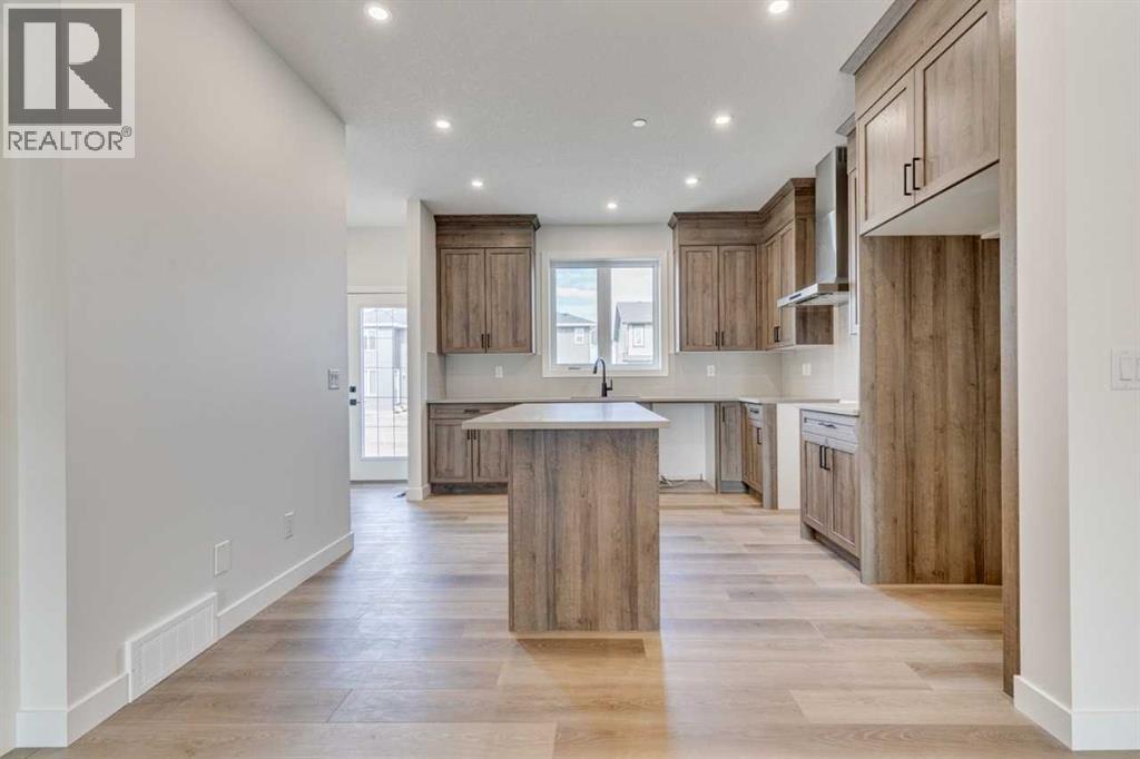 Photo 8 of 377 Hotchkiss Drive Se, Calgary AB