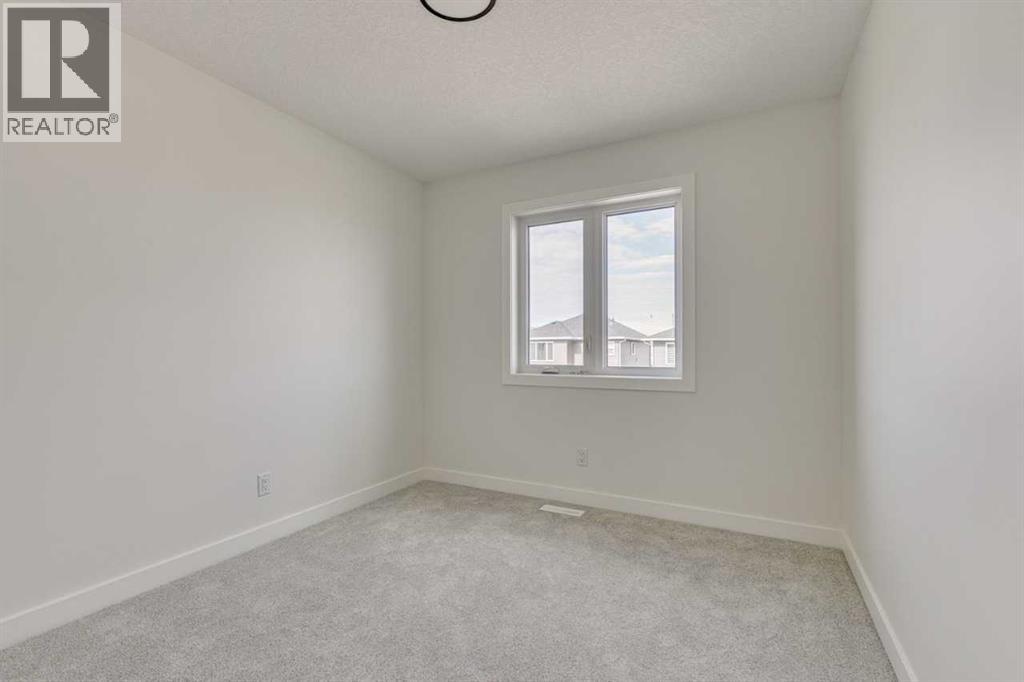 Photo 12 of 377 Hotchkiss Drive Se, Calgary AB