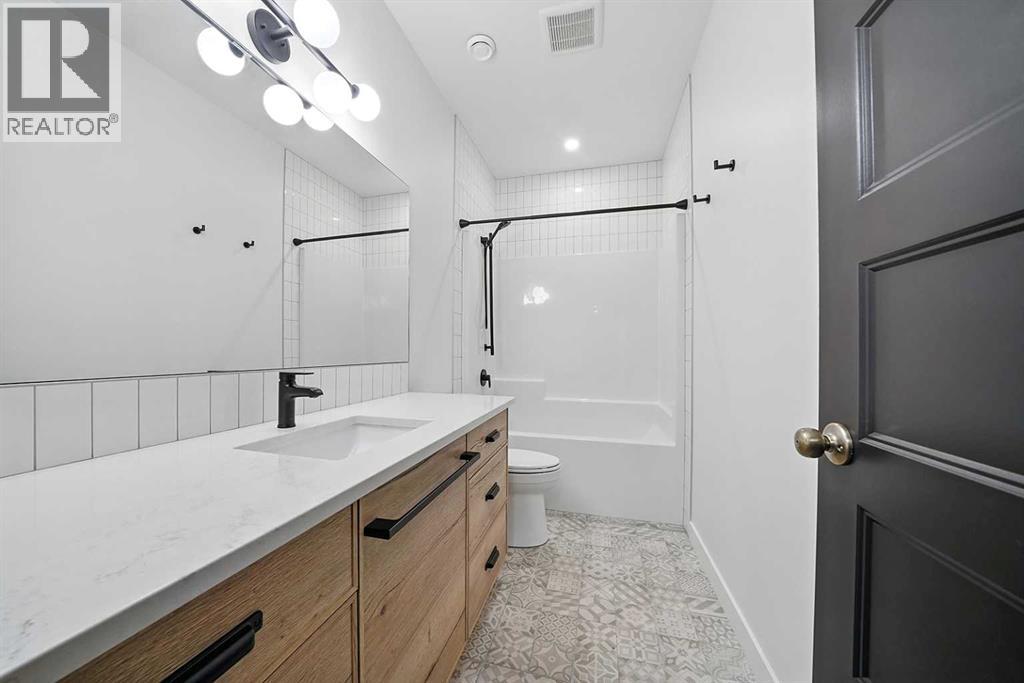 Single Family House for Sale in  Emerald Drive Evergreen Red Deer 
