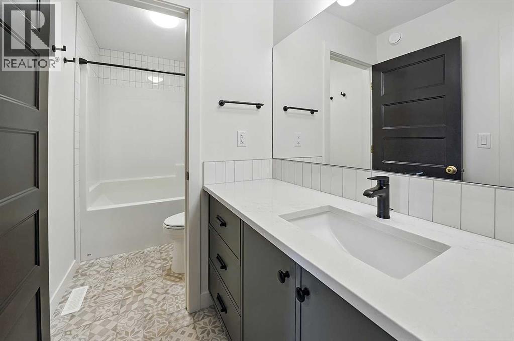 Single Family House for Sale in  Emerald Drive Evergreen Red Deer 