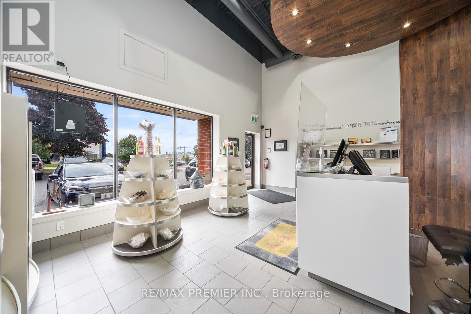 Photo 11 of 19 172 Bullock Drive, Markham ON
