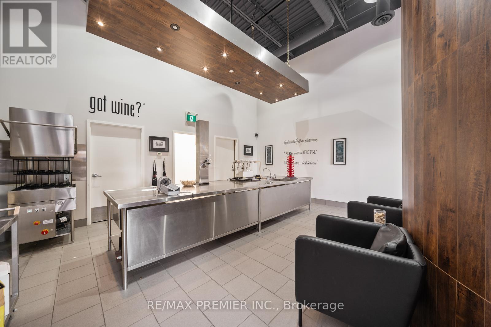 Photo 14 of 19 172 Bullock Drive, Markham ON