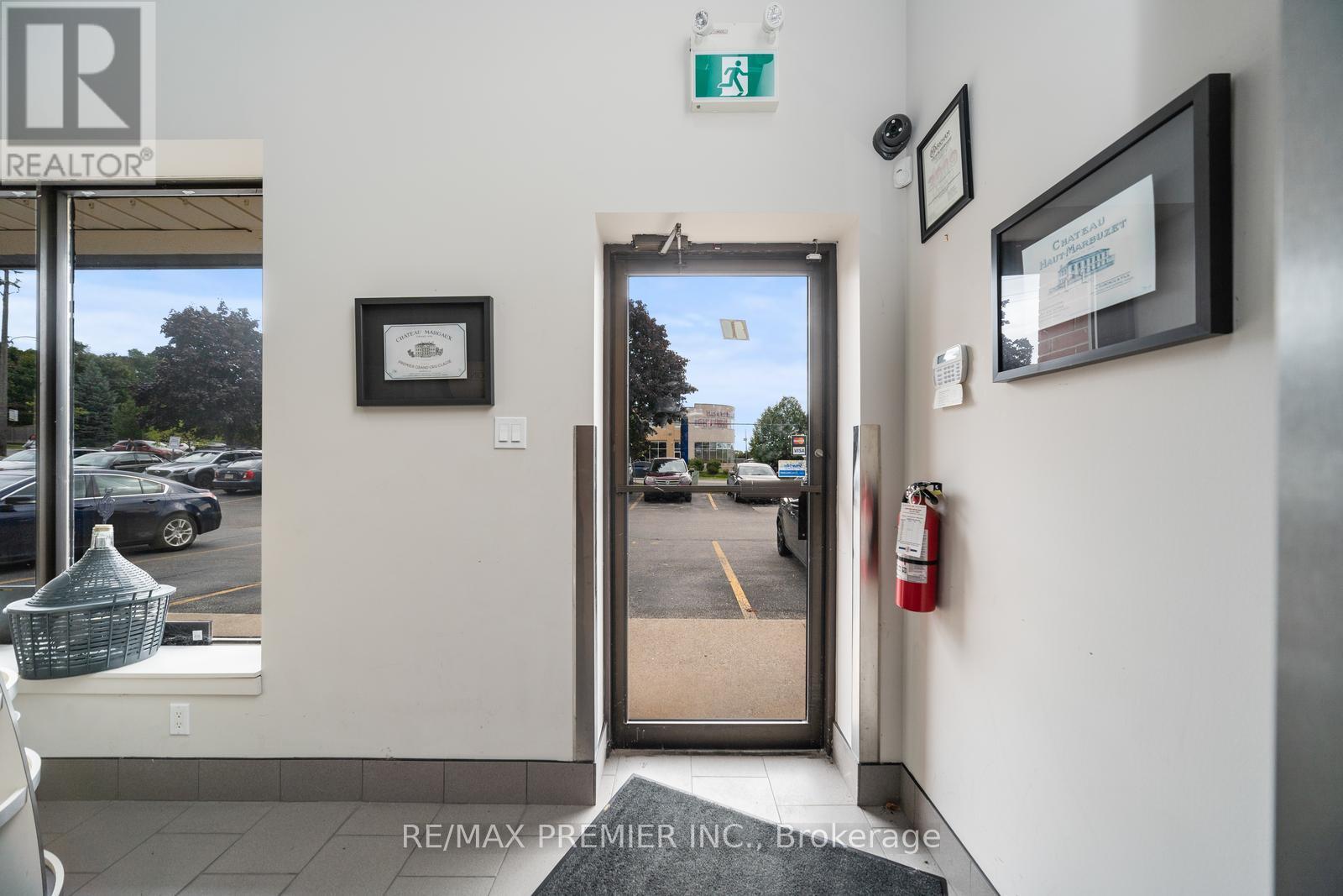 Photo 3 of 19 172 Bullock Drive, Markham ON