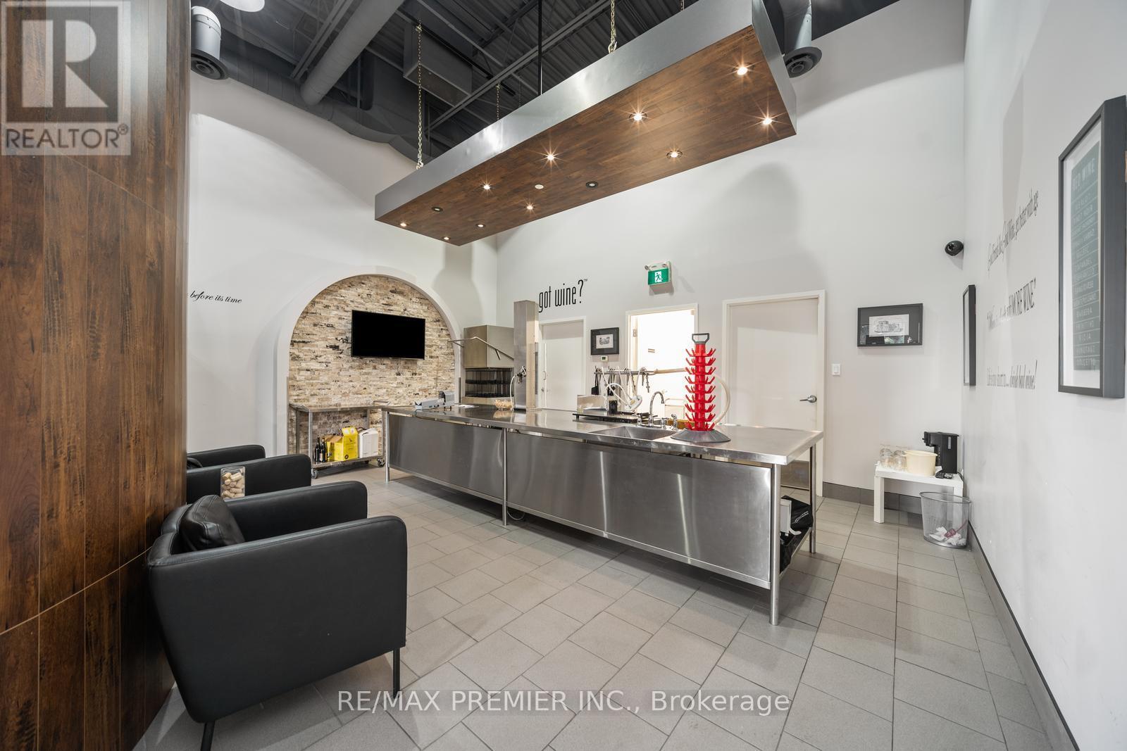 Photo 13 of 19 172 Bullock Drive, Markham ON