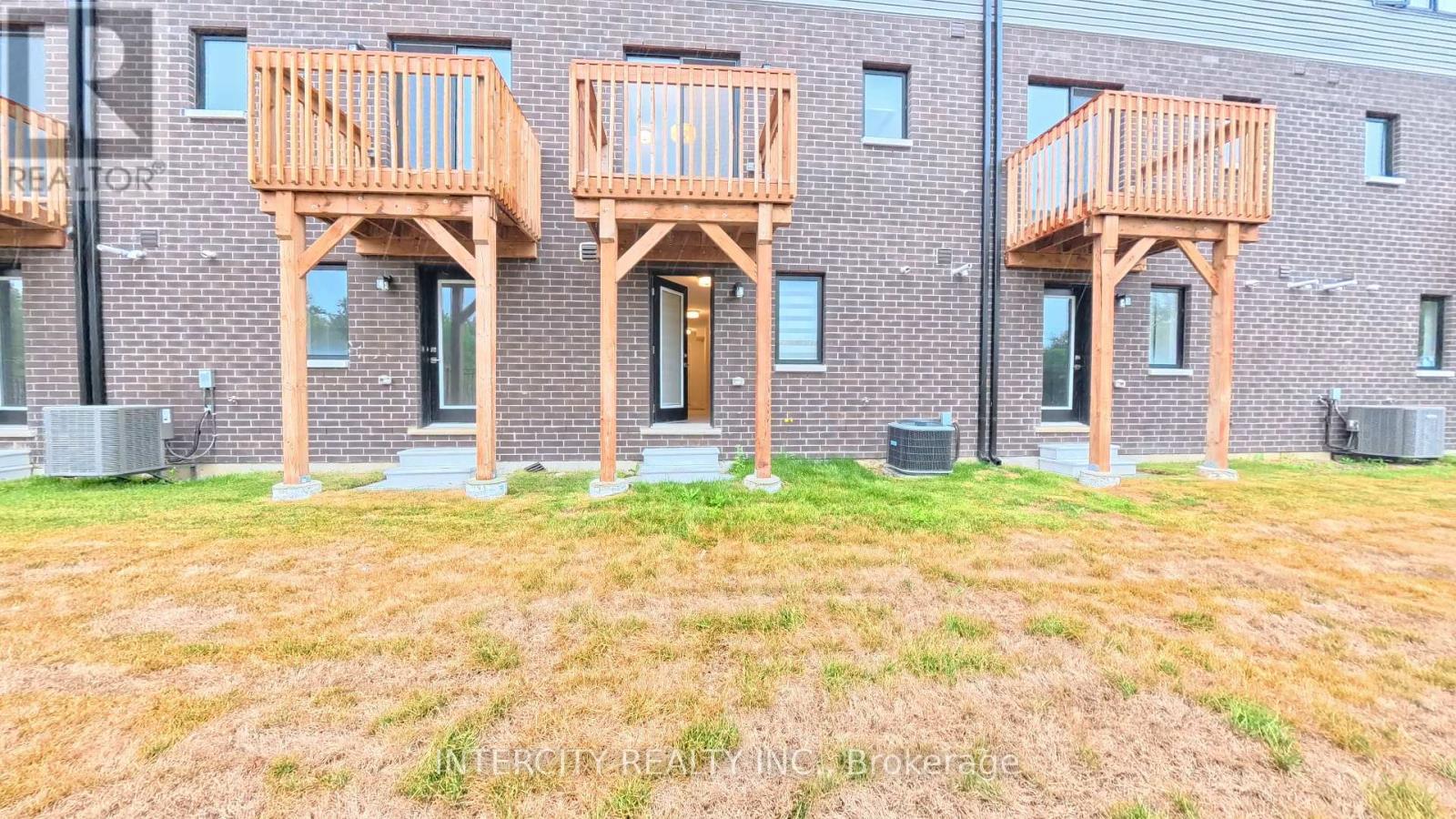 Photo 30 of 76 Fieldridge Crescent, Brampton ON