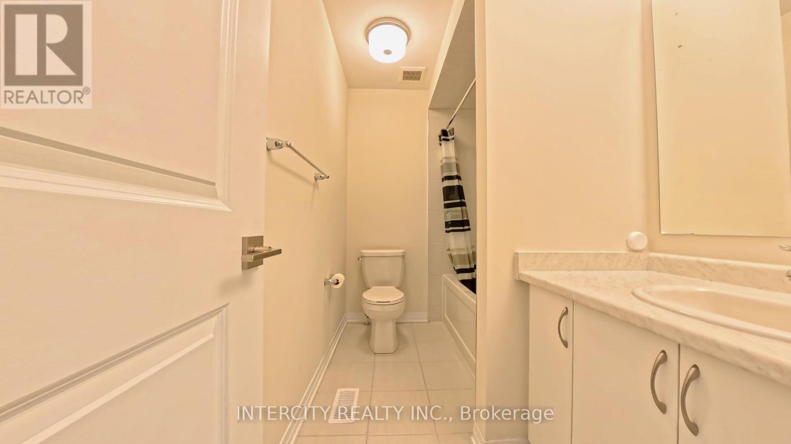 Photo 27 of 76 Fieldridge Crescent, Brampton ON