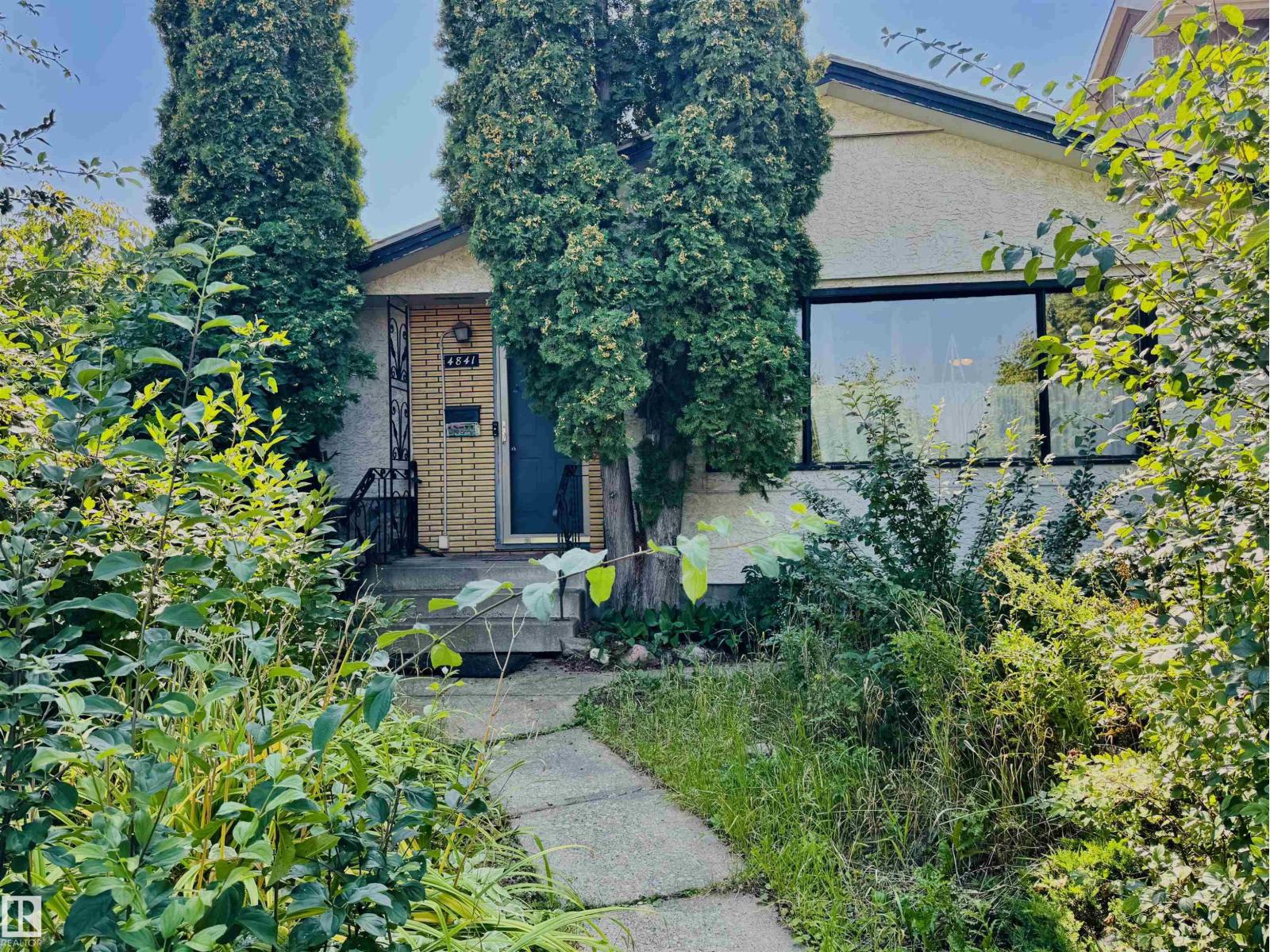 Photo 1 of 4841 114 Av Nw, Edmonton AB