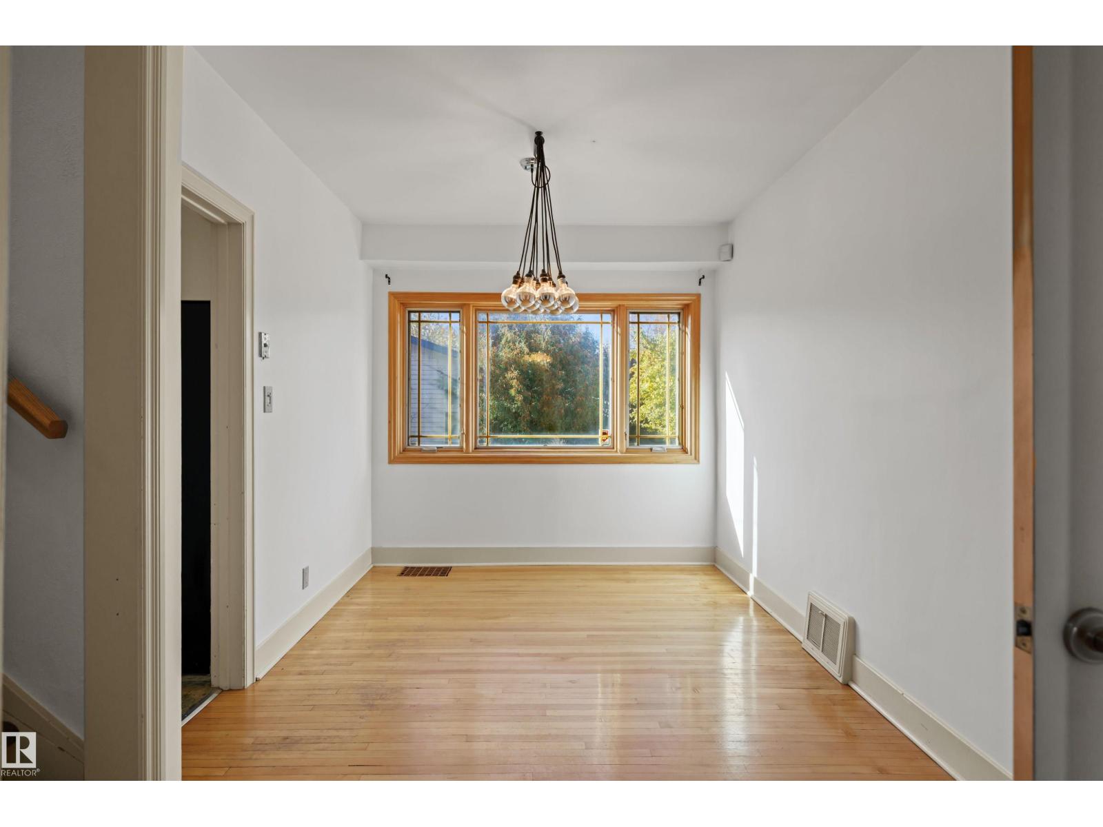 Photo 11 of 10430 138 St Nw, Edmonton AB