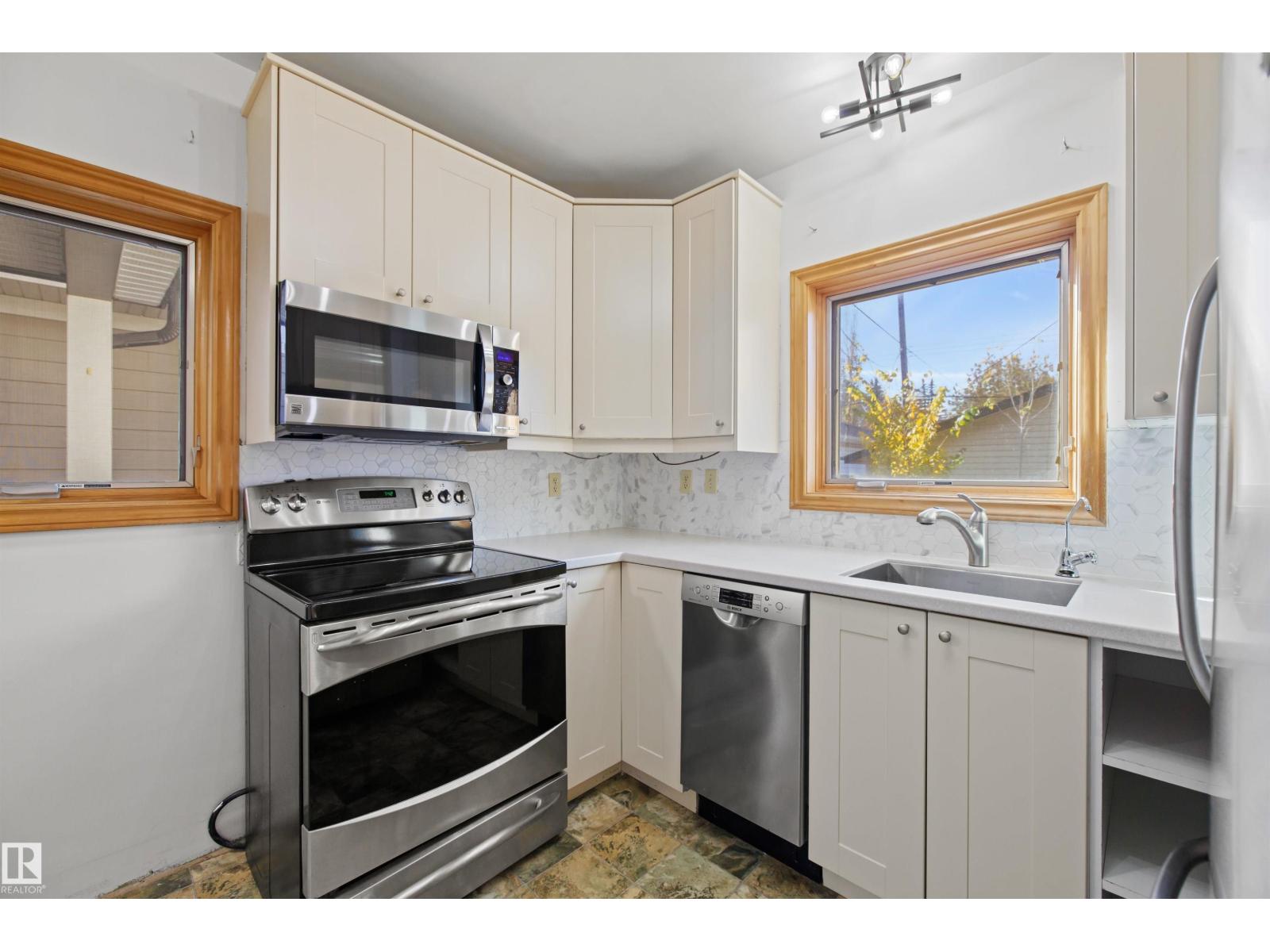 Photo 13 of 10430 138 St Nw, Edmonton AB