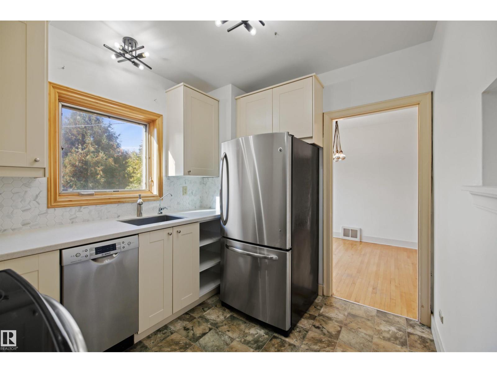 Photo 14 of 10430 138 St Nw, Edmonton AB