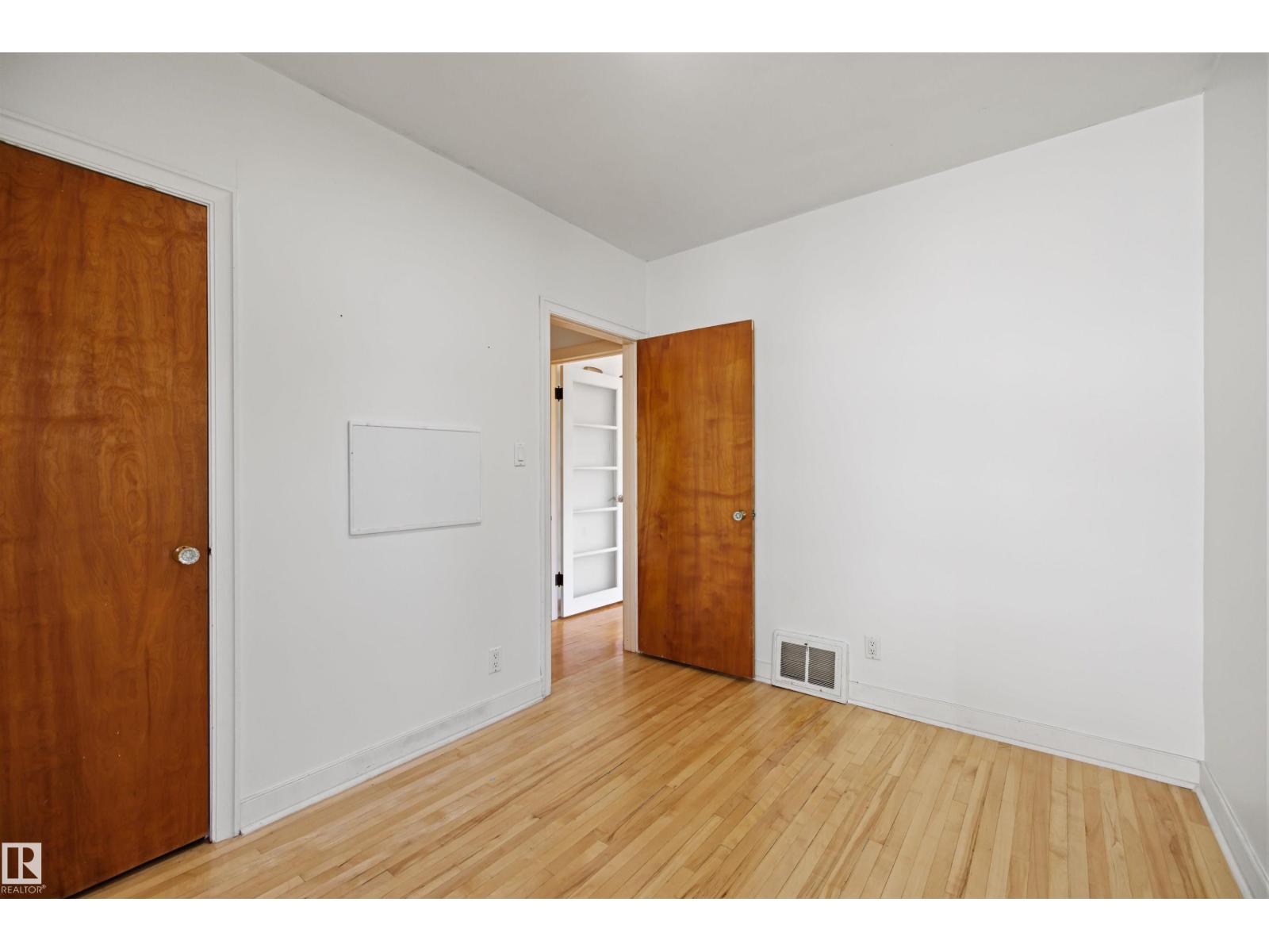 Photo 16 of 10430 138 St Nw, Edmonton AB