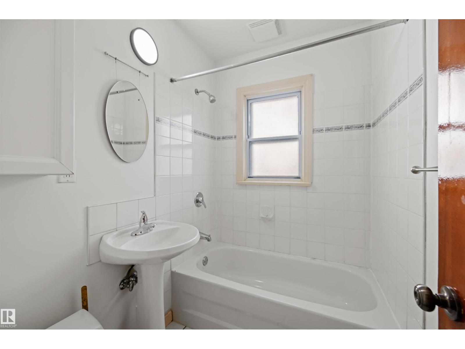 Photo 17 of 10430 138 St Nw, Edmonton AB