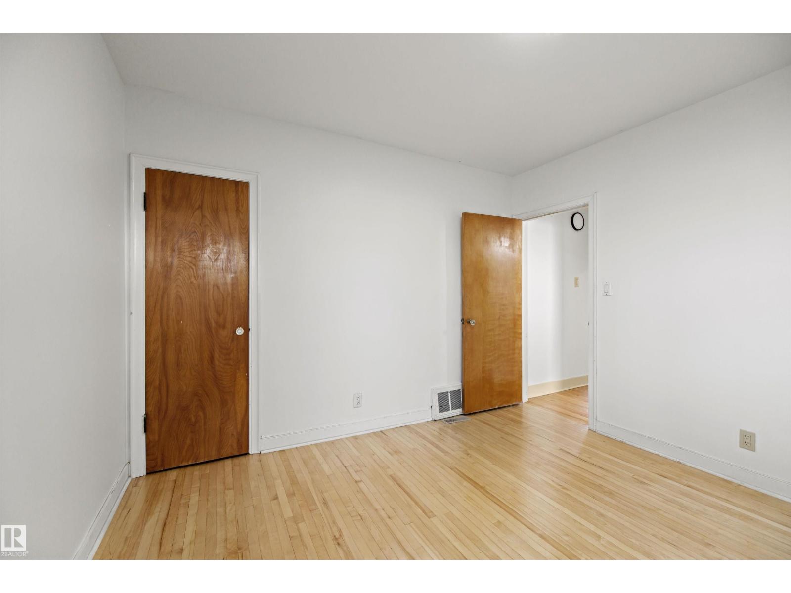 Photo 19 of 10430 138 St Nw, Edmonton AB