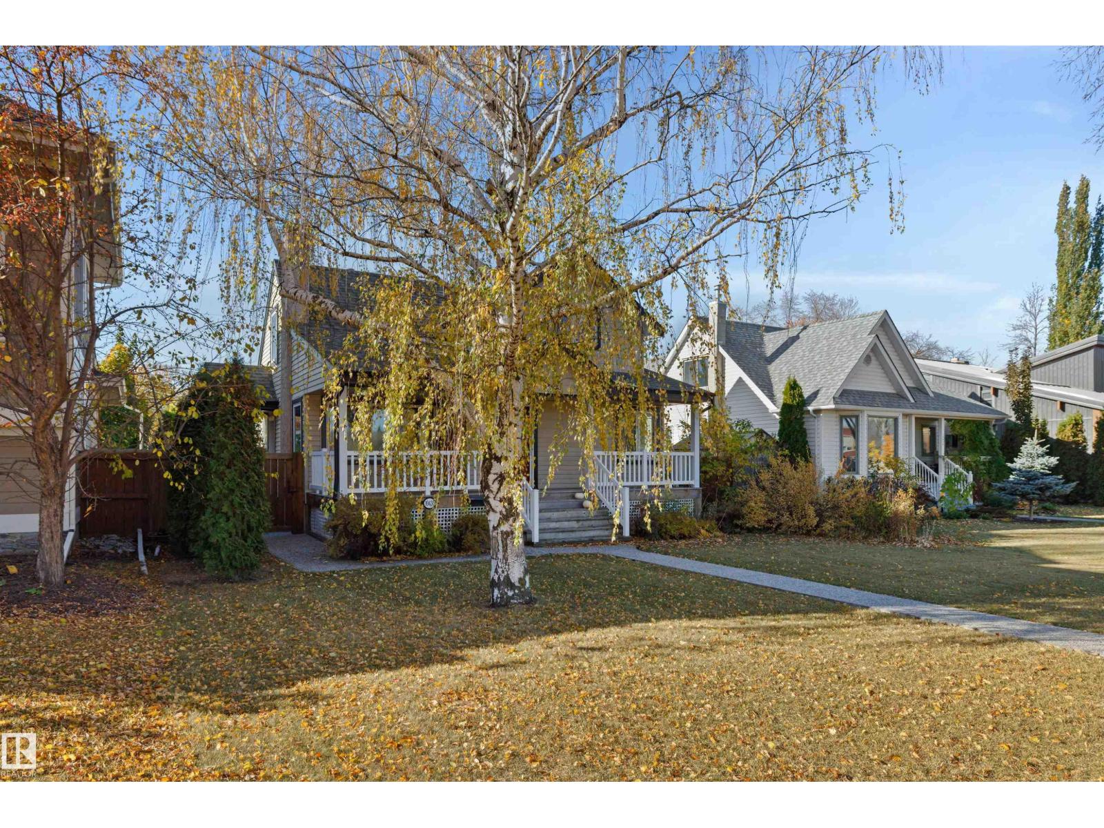 Photo 2 of 10430 138 St Nw, Edmonton AB