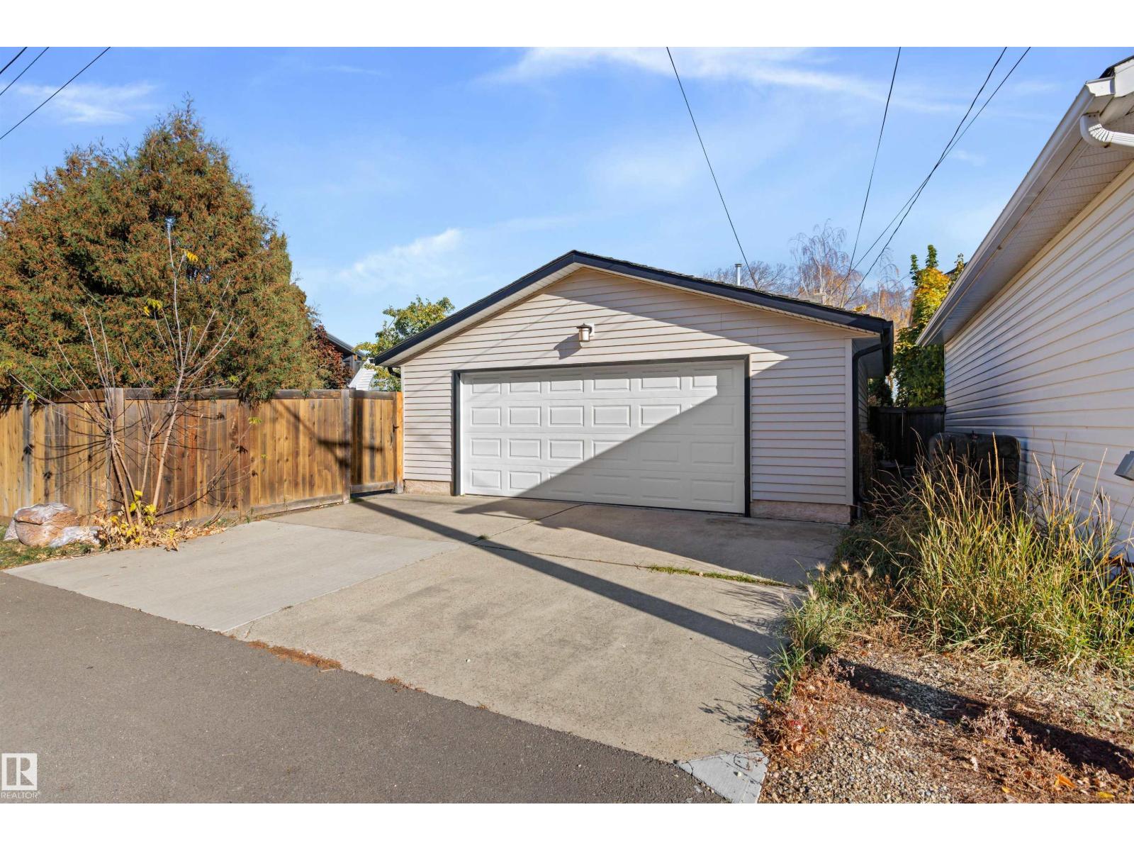 Photo 33 of 10430 138 St Nw, Edmonton AB