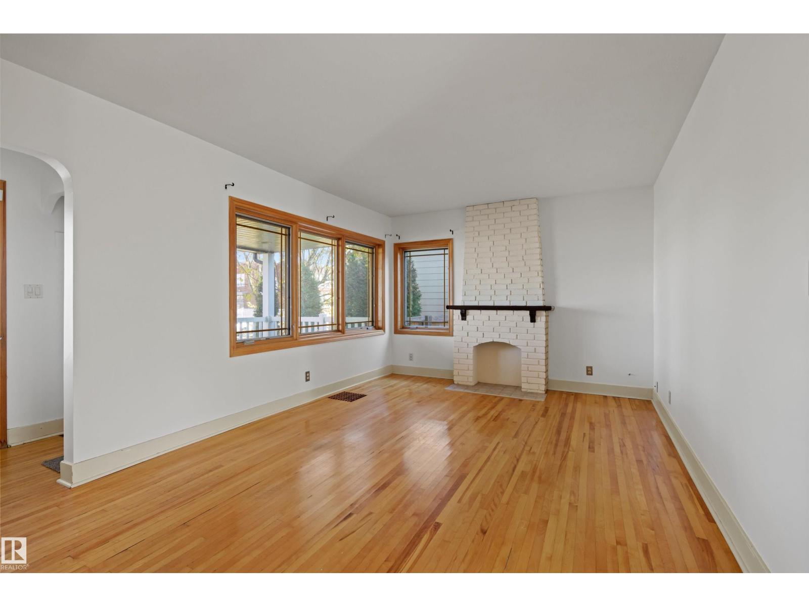 Photo 7 of 10430 138 St Nw, Edmonton AB
