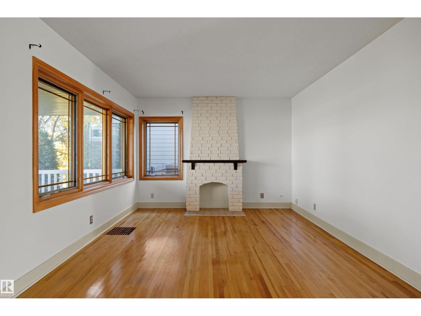 Photo 9 of 10430 138 St Nw, Edmonton AB