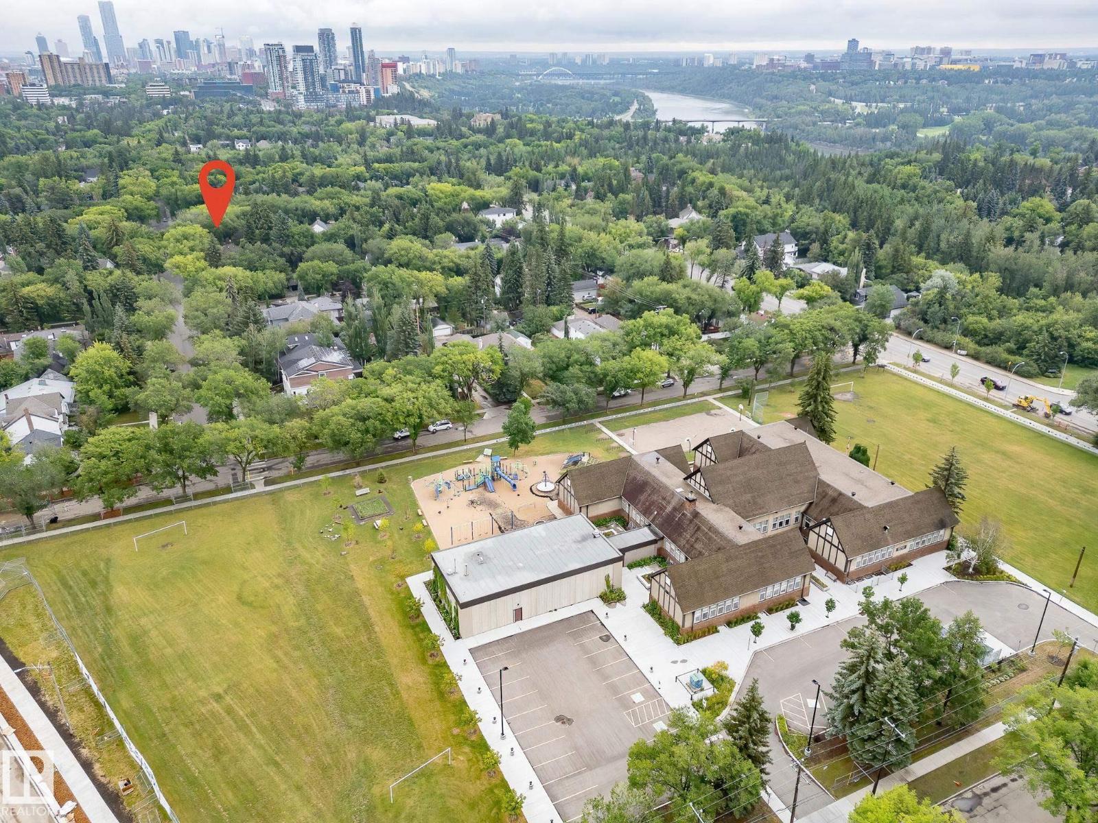 Photo 13 of 10235 134 St Nw Nw, Edmonton AB