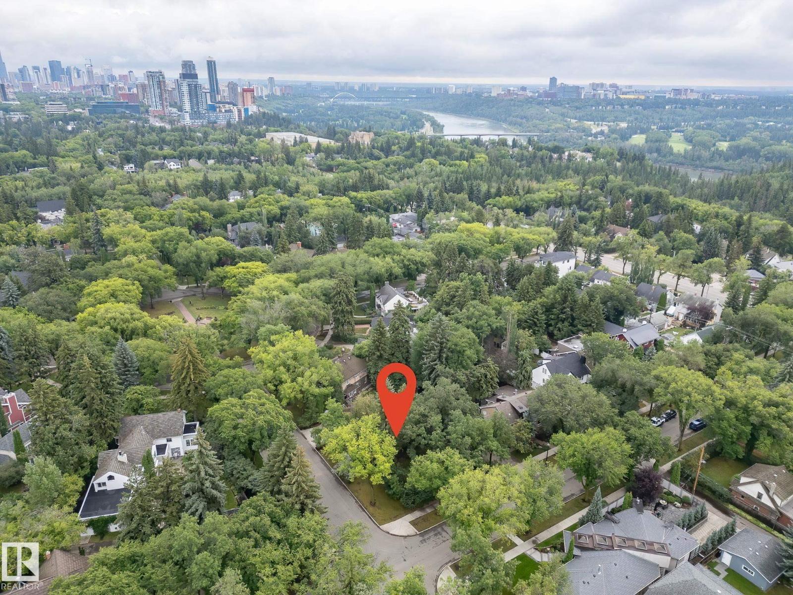 Photo 9 of 10235 134 St Nw Nw, Edmonton AB