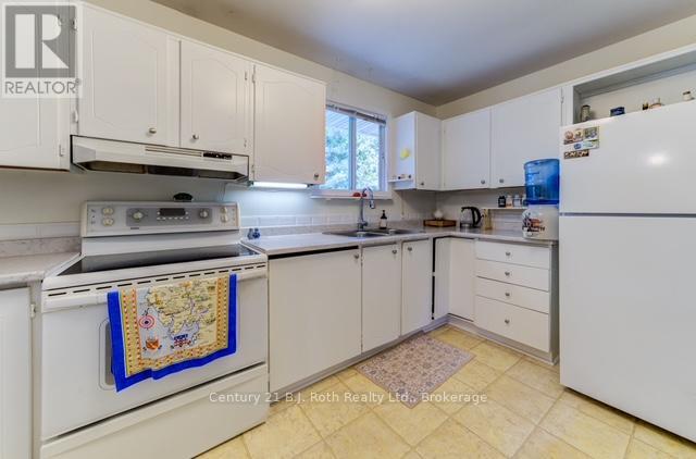 Photo 8 of 24 Champlain Street, Orillia ON