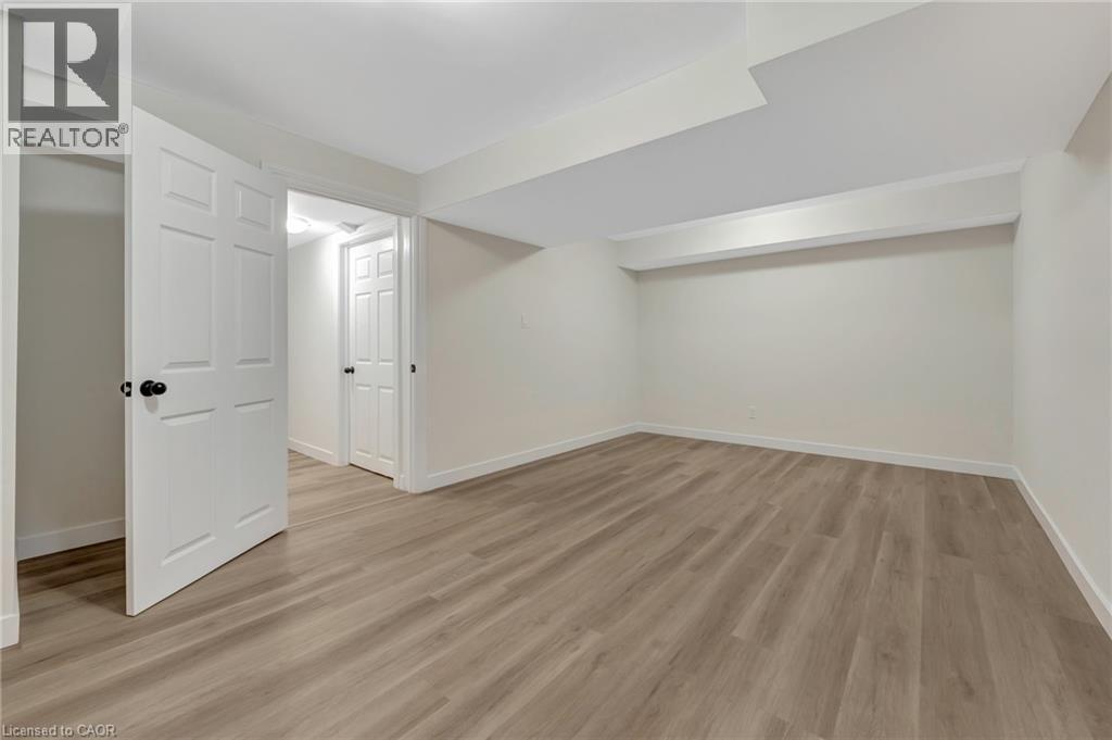 Photo 10 of 7 Ferncliffe Street, Cambridge ON
