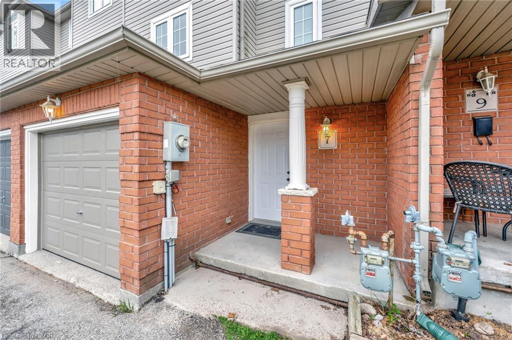 Photo 3 of 7 Ferncliffe Street, Cambridge ON