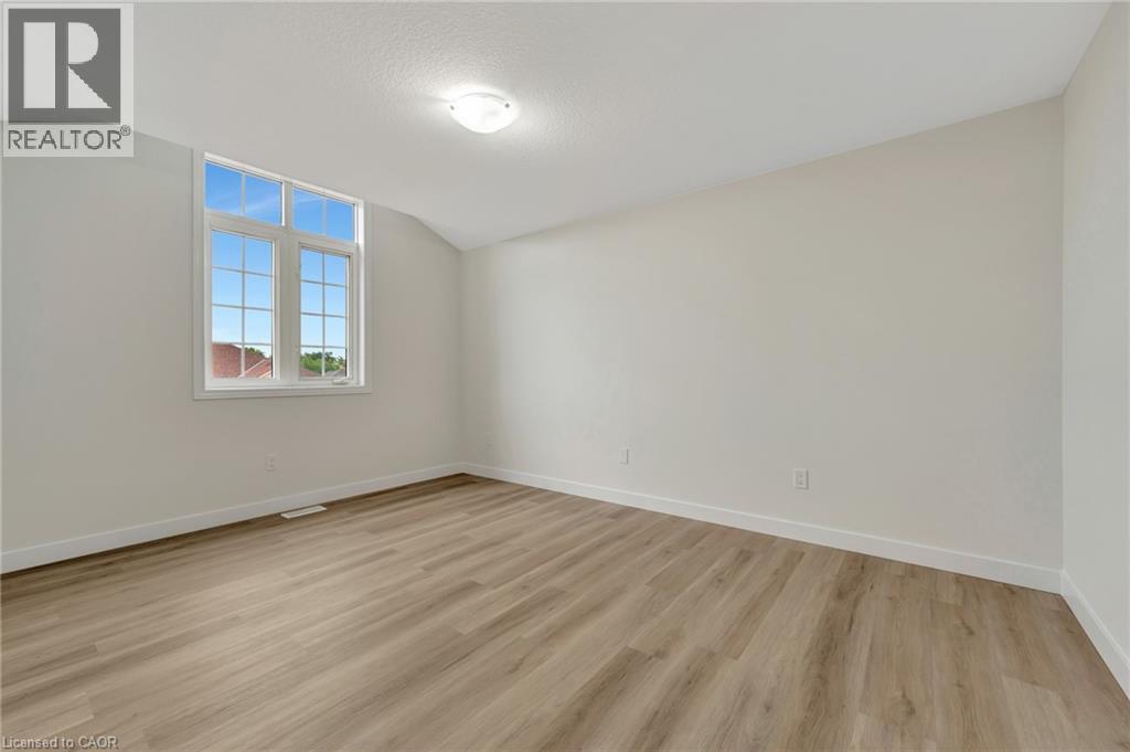 Photo 40 of 7 Ferncliffe Street, Cambridge ON