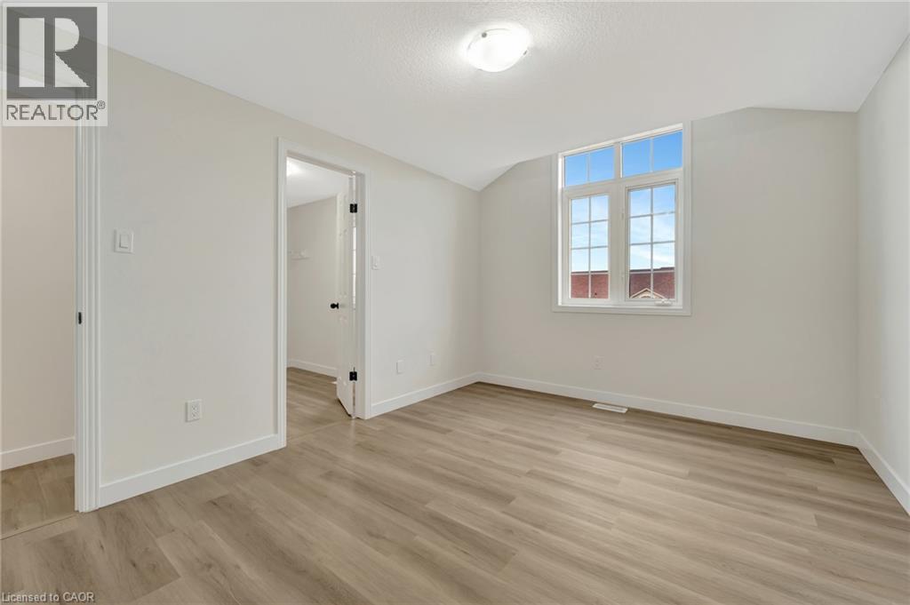 Photo 42 of 7 Ferncliffe Street, Cambridge ON