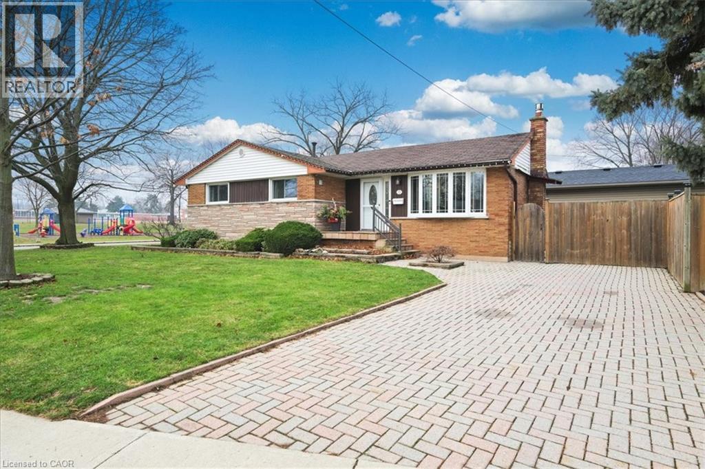 Photo 4 of 72 West 25th Street, Hamilton ON