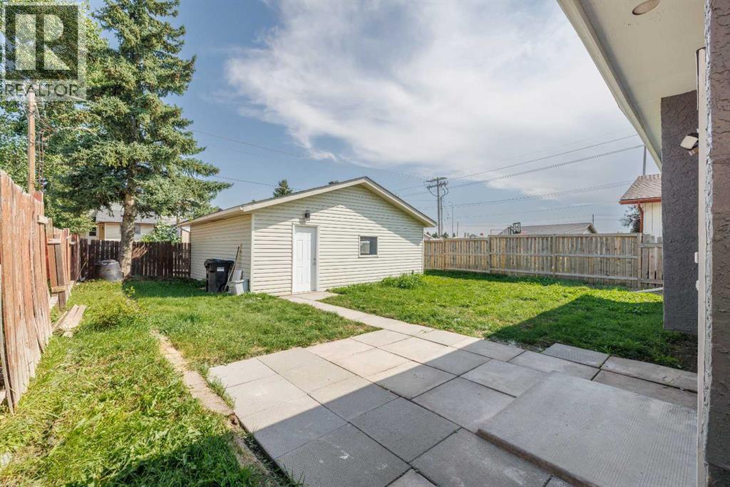 Photo 29 of 152 Falconridge Crescent Ne, Calgary AB