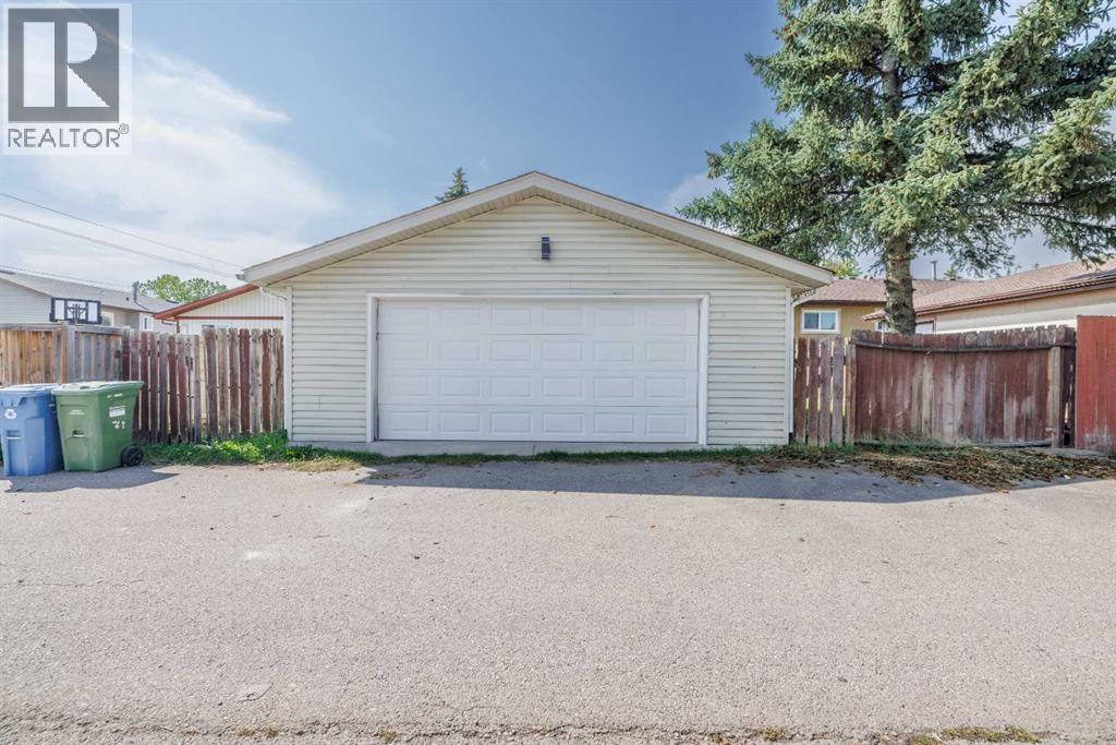 Photo 30 of 152 Falconridge Crescent Ne, Calgary AB