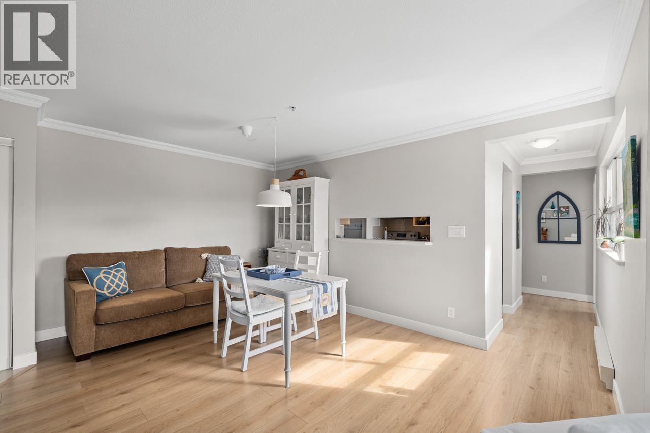 Photo 8 of 610 1000 Bowron Court, North Vancouver BC