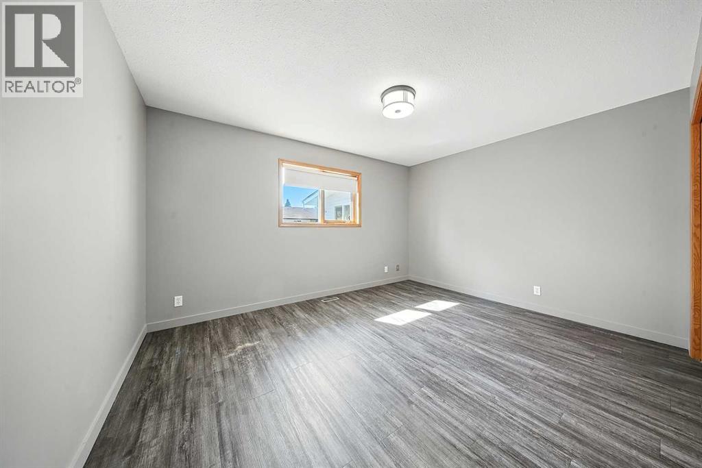 Photo 12 of 4638 48 A Avenueclose, Sylvan Lake AB