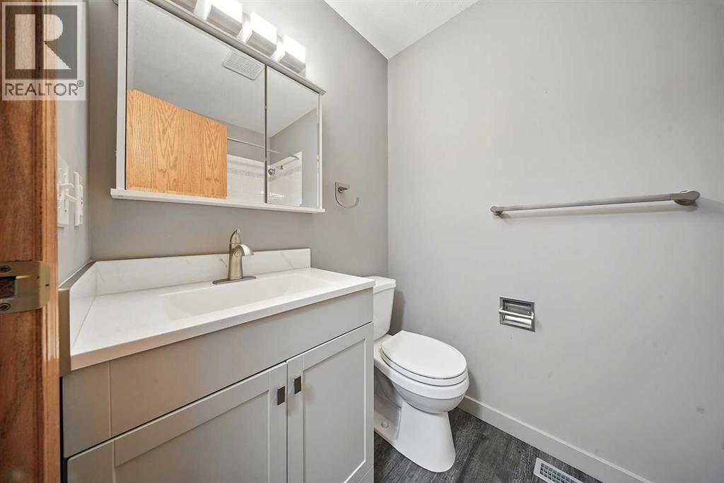 Photo 16 of 4638 48 A Avenueclose, Sylvan Lake AB