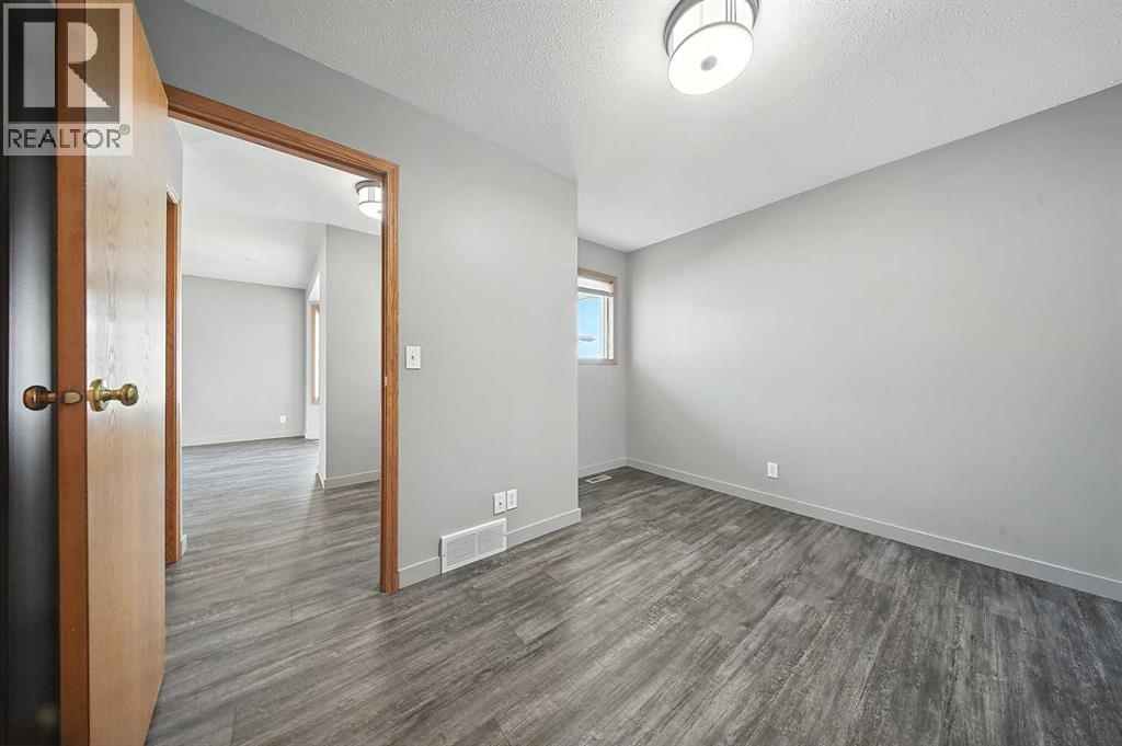 Photo 17 of 4638 48 A Avenueclose, Sylvan Lake AB