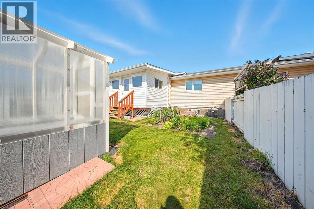 Photo 27 of 4638 48 A Avenueclose, Sylvan Lake AB