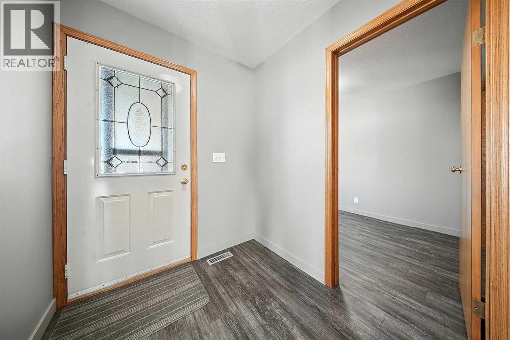 Photo 3 of 4638 48 A Avenueclose, Sylvan Lake AB