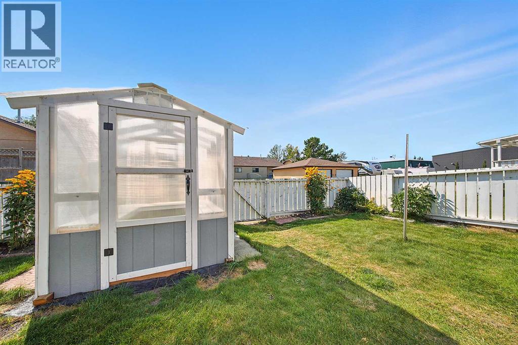 Photo 26 of 4638 48 A Avenueclose, Sylvan Lake AB