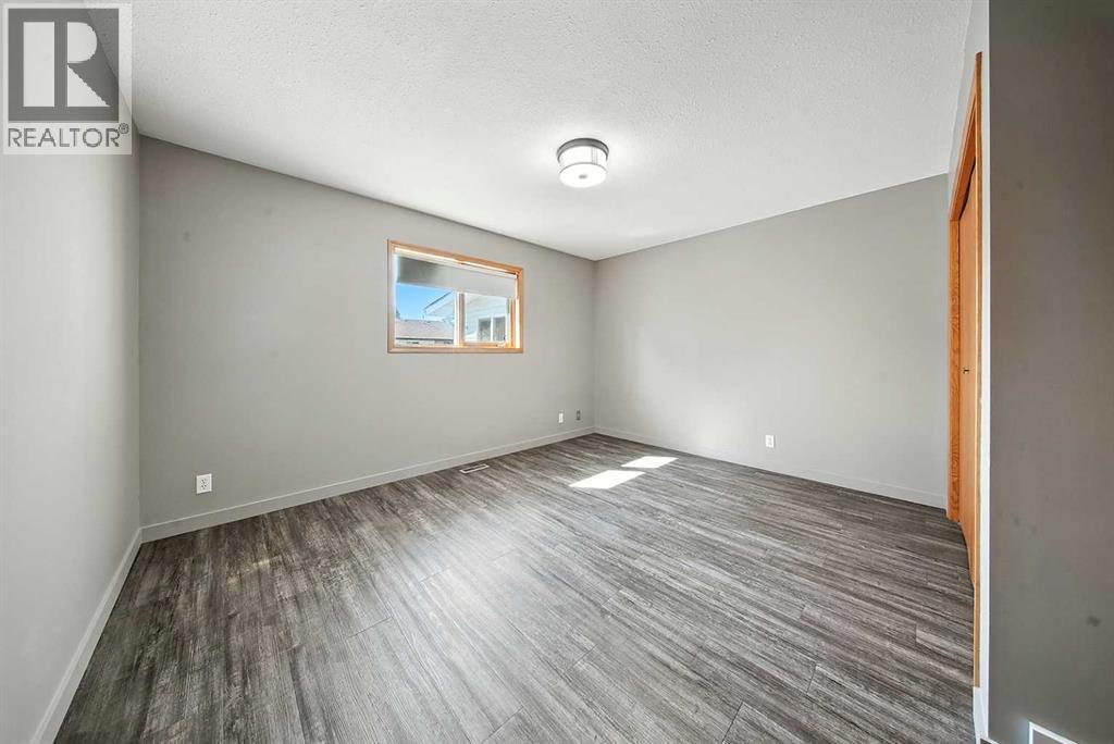 Photo 14 of 4638 48 A Avenueclose, Sylvan Lake AB